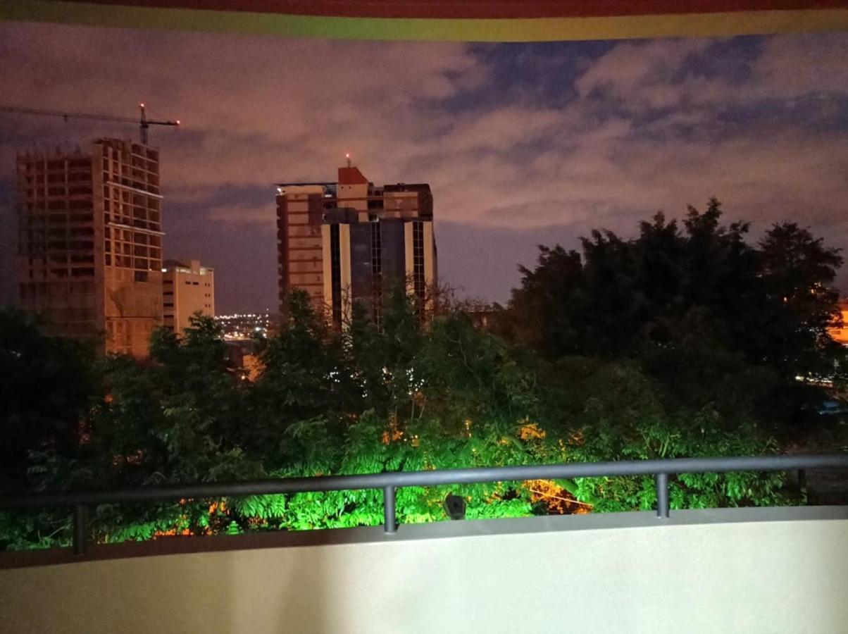 Amplio Y Comodo Apartamento Con Bella Vista En Pleno Centro Сьюдад-дель-Есте Екстер'єр фото